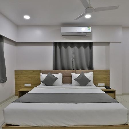 Hotel Monville Group 巴罗达 外观 照片
