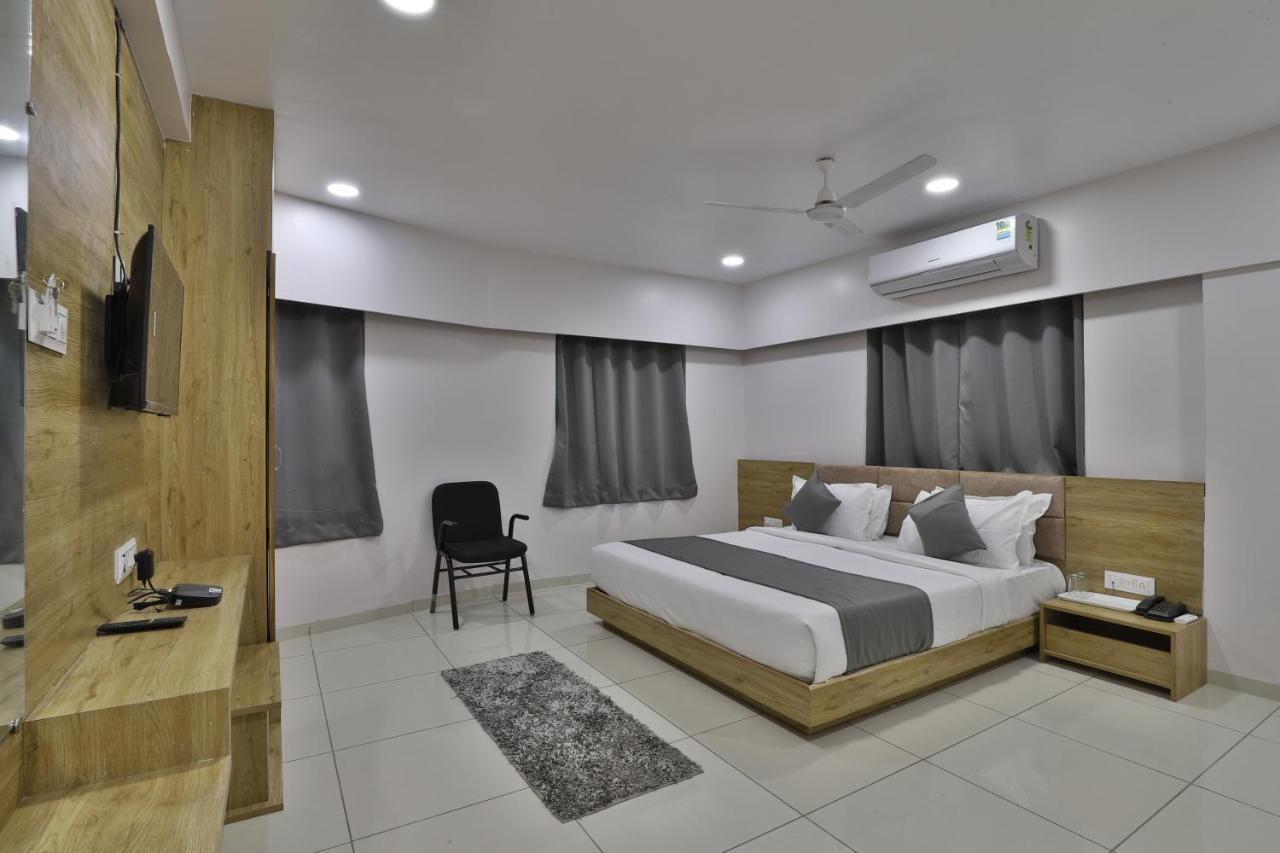 Hotel Monville Group 巴罗达 外观 照片