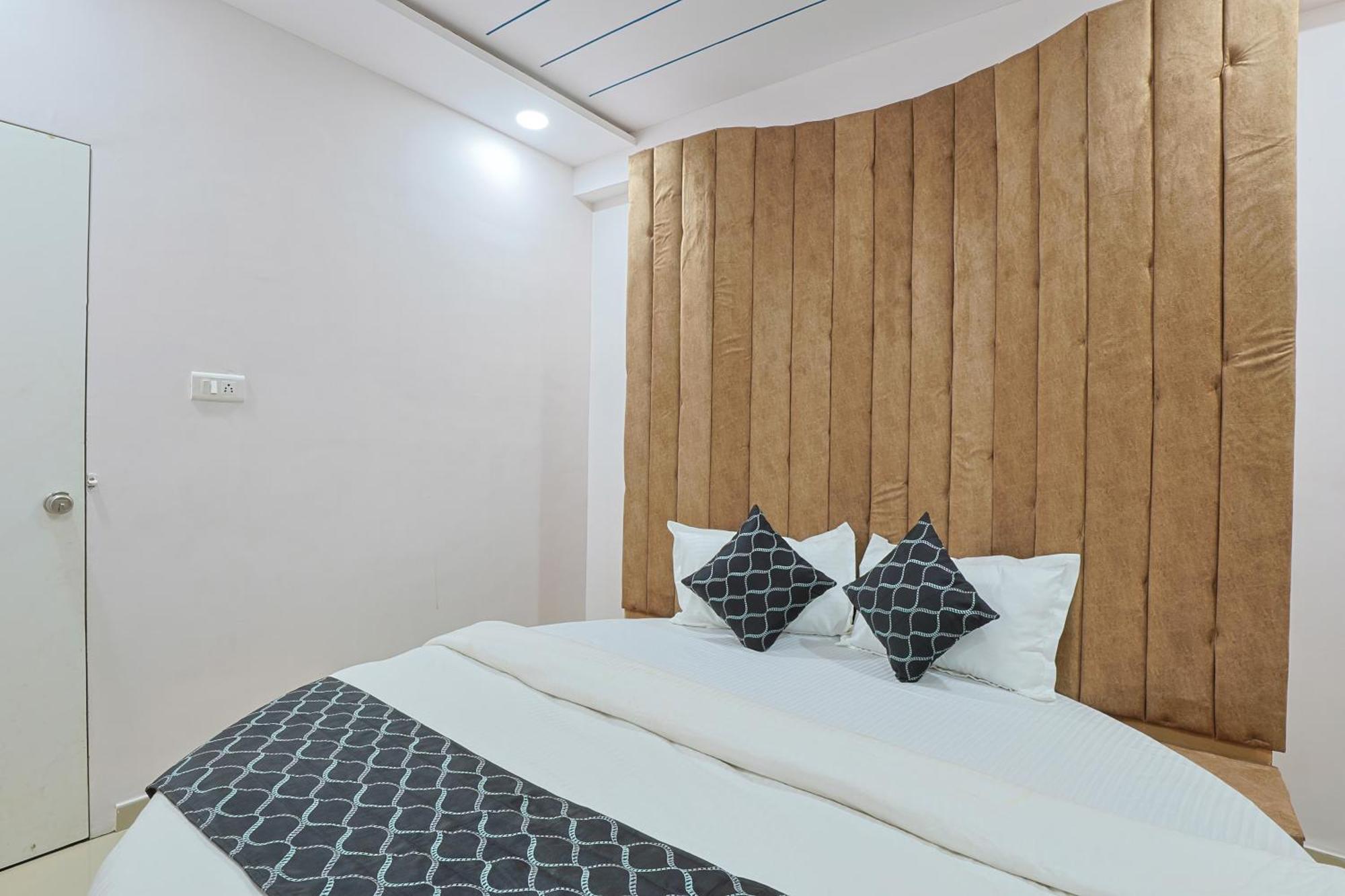 Hotel Monville Group 巴罗达 外观 照片